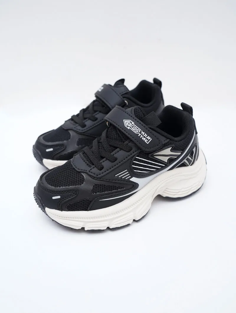 Baskets lacées et scratchées